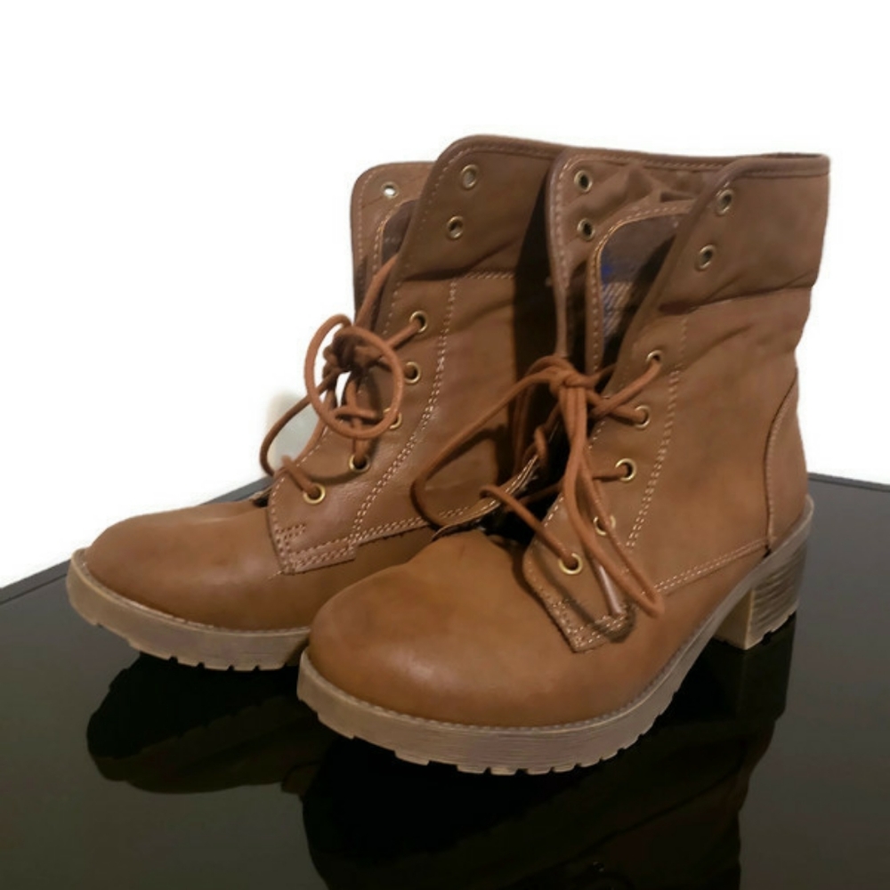 Woman's boots - Picture 6 of 7